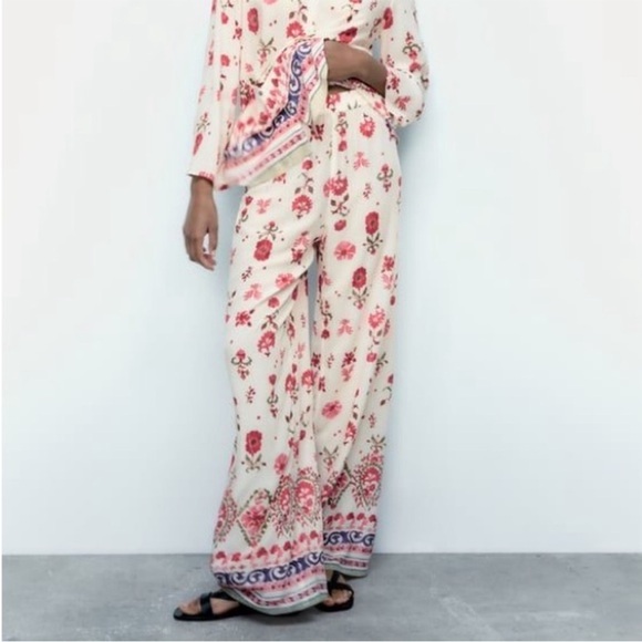 Zara Pants - NWT ZARA Floral High Waist Flowy Pants Size M